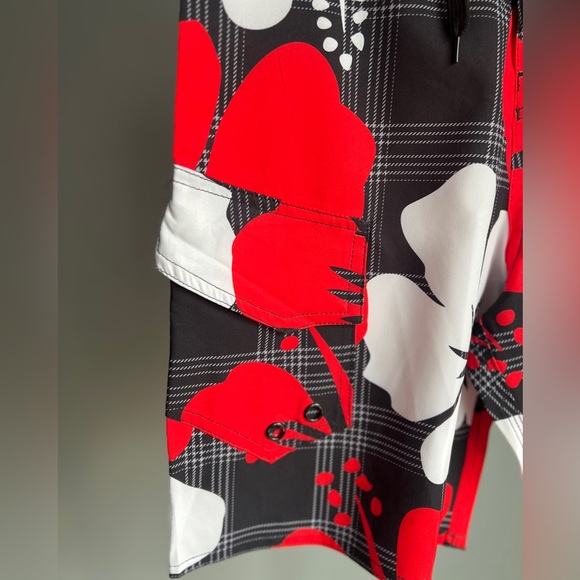 NWT Gwada Surf Floral Men's Swim Shorts - Red and Black Size 30 - Picture 3 of 9
